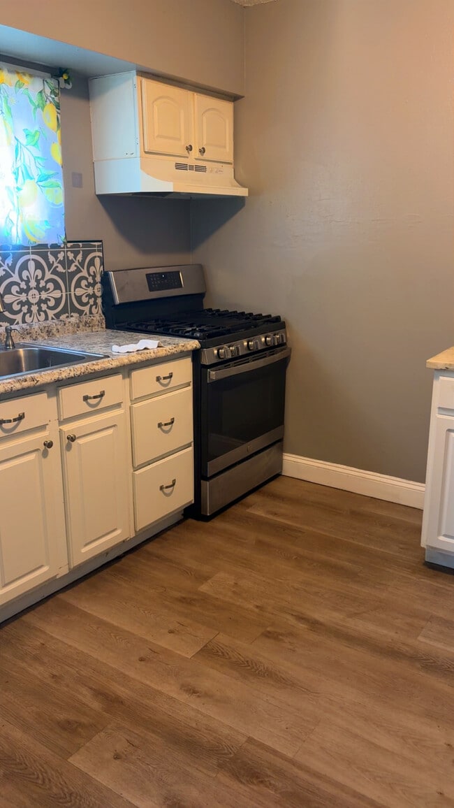 Kitchen - 1335 Gregan Pl