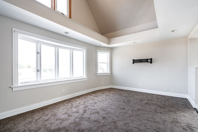 Photo - Beautiful 3 Bedroom 2 Bath - HALF OFF FIRS...