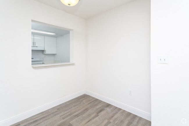 International Club Apartments