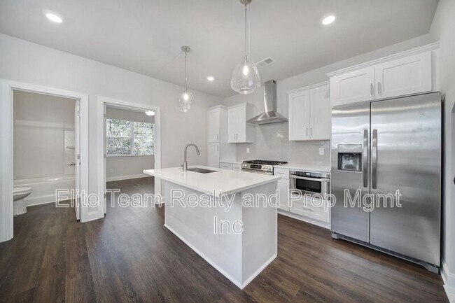 Photo - 2432 Arty Ave