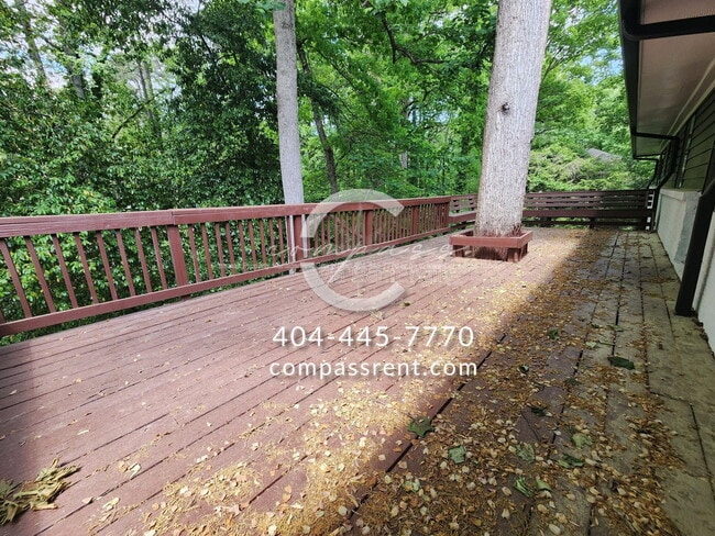 Photo - 2636 Whiteleigh Ct NE