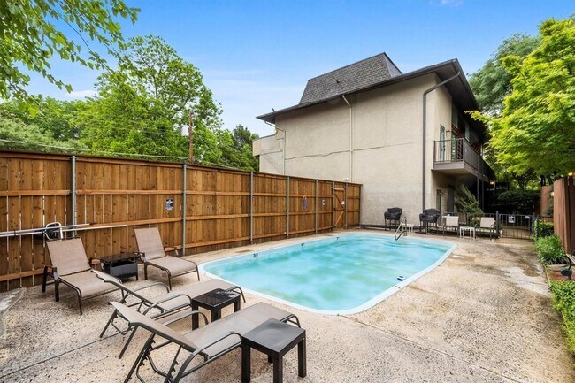 Photo - 3105 Wycliff Ave