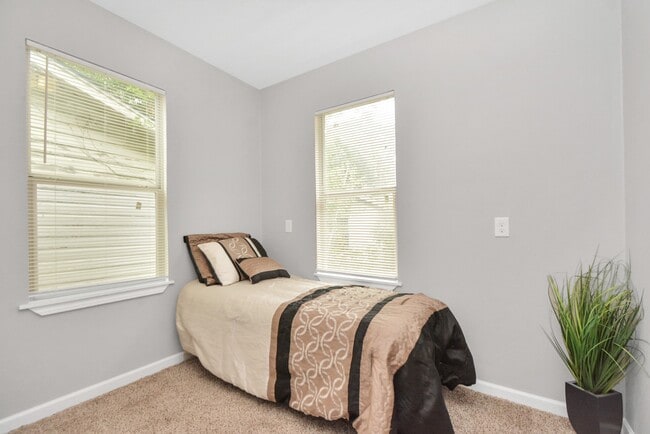 Building Photo - 1801 Roosevelt St