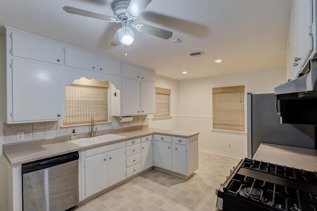 Photo - 3263 Bilglade Rd