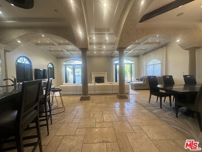 Photo - 458 Flores St