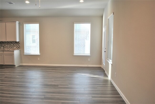 Building Photo - 14131 Lake Lodge Dr