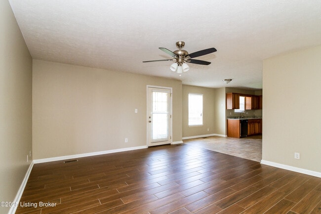 Photo - 156 John Court