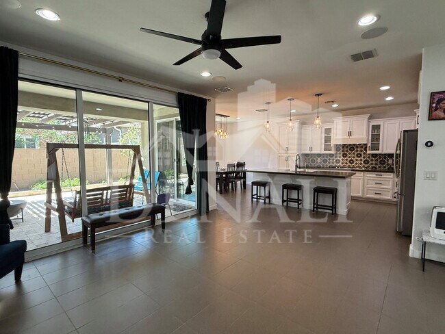 Photo - 1729 W Myrna Ln