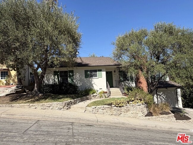 Building Photo - 214 Sequoia Dr