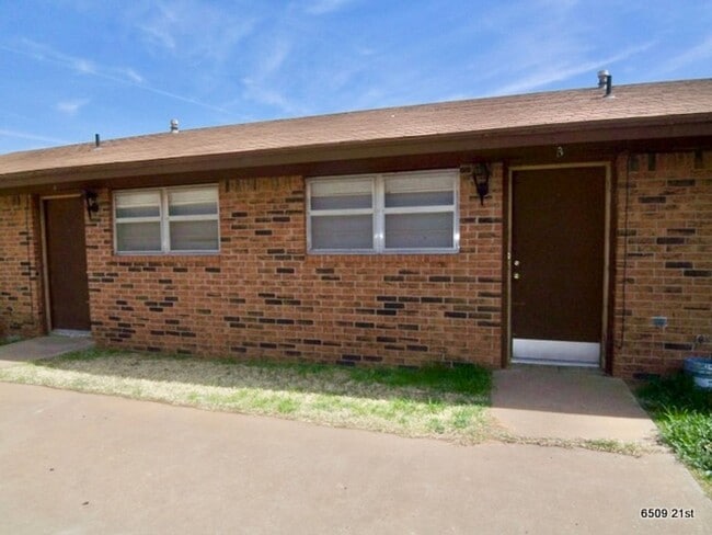 Building Photo - 6509 21st St Unit A