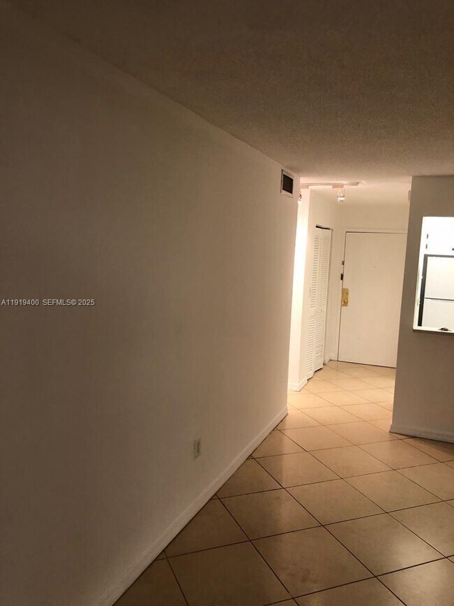 Photo - 16950 W Dixie Hwy Unit 631