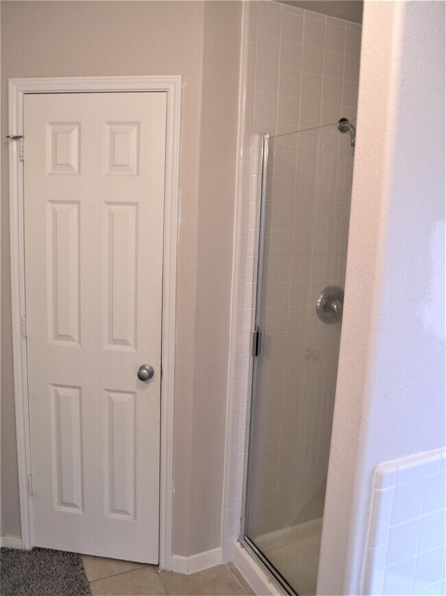 Building Photo - 2926 Meadowglen Crest