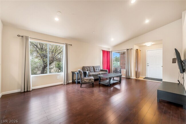 Photo - 920 Ashurst Ct