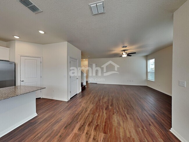 Photo - 2724 Geronimo Crk