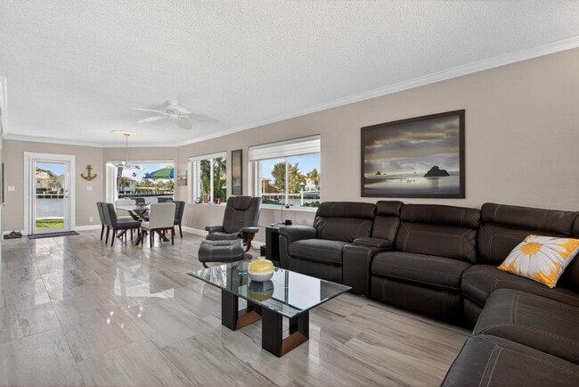 Photo - 999 N Riverside Dr Unit 2