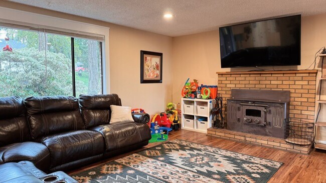 Photo - Fantastic Home Close to Schools, Shopping ...