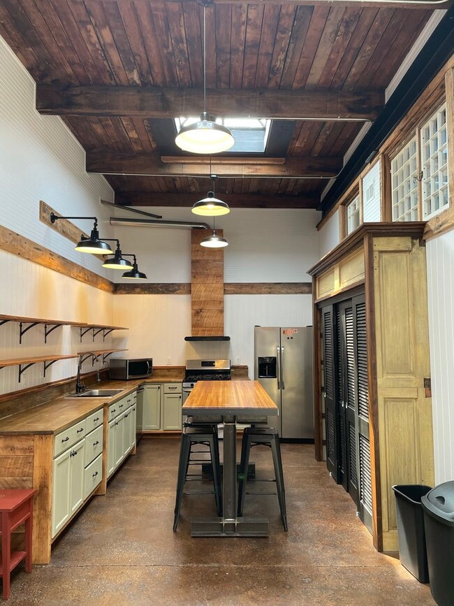 Photo - Charming Industrial 4 Bedroom/4 Bathroom Apartment in Pigtown, MD!