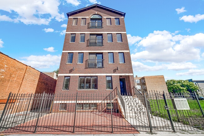 Building Photo - 548 E 50th St