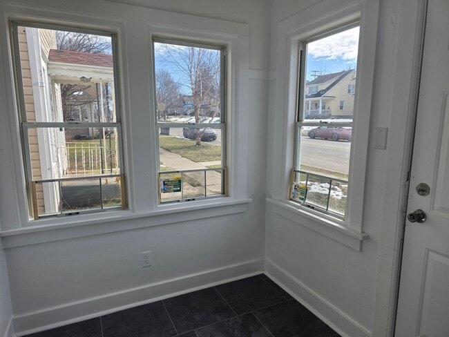 Photo - 313 E Ewing Ave Unit 1