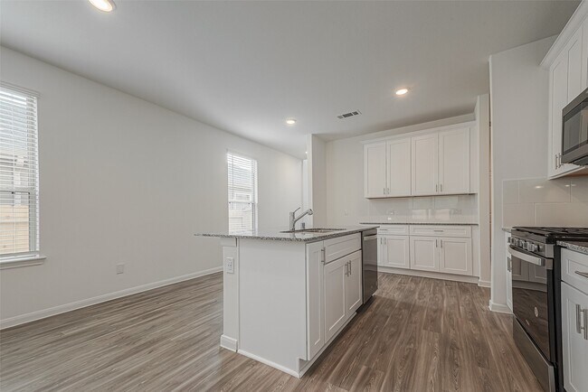 Photo - 325 Maple Bark Trl