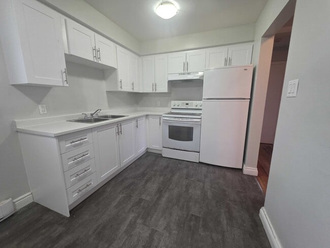 Photo - 672 Division St Unit 3