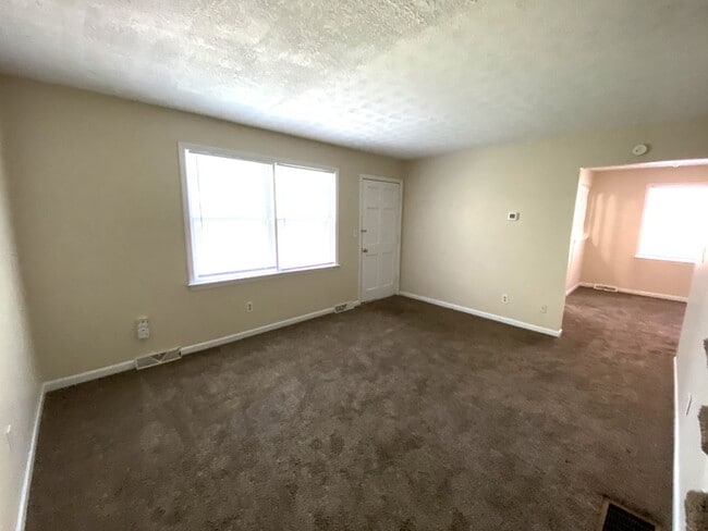 Photo - 481 Woodview Dr