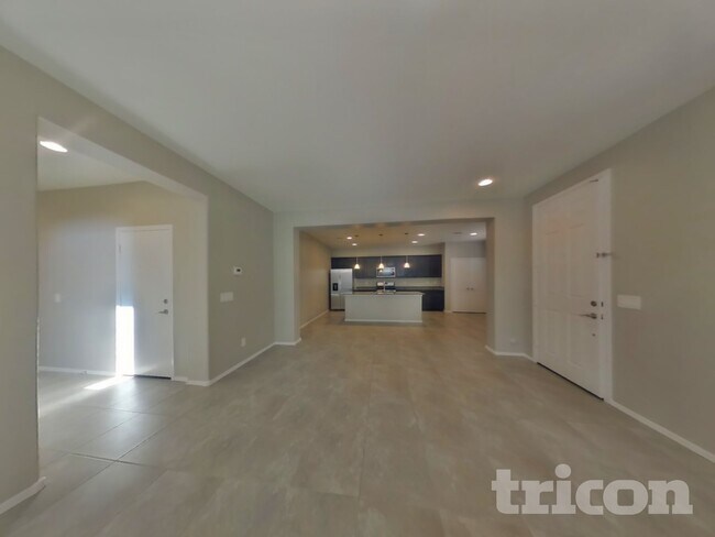 Photo - 323 N 56th Pl