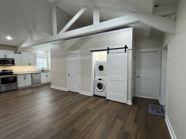 Photo - 630 Graham St