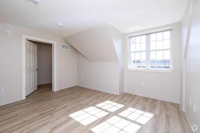 1BR, 1BA - 580SF