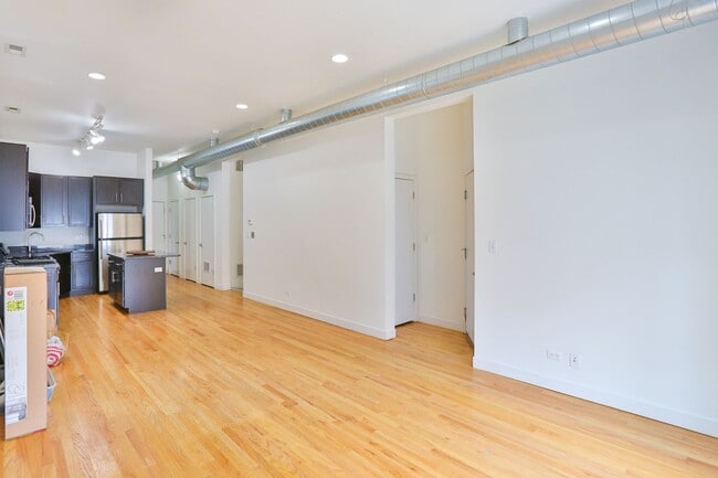 Photo - Amazing Noble Square Large (1600 s.f.) 3 Bedroom 2 Bath Duplex Unit 608 -1