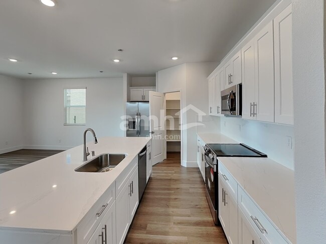 Photo - 5879 Vaes Dothrak St