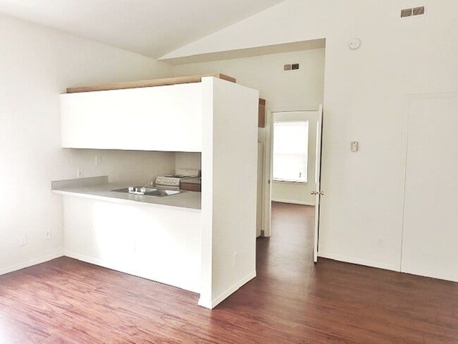 Photo - 606 W Hays St Unit 606 - B