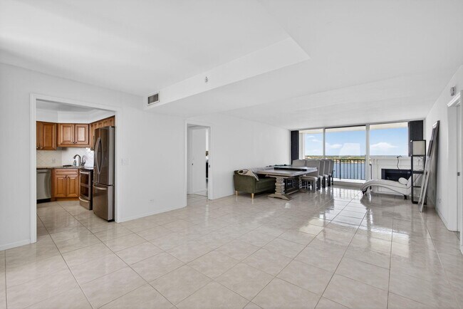 Photo - 134 Lakeshore Dr Unit T14