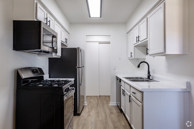 3BR, 1.5BA - 1,150SF - Kitchen