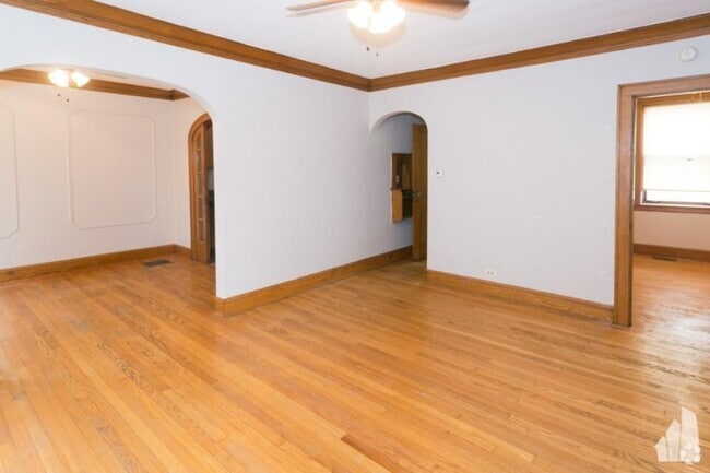 Building Photo - 1 bedroom in Chicago IL 60618 Unit 1A Rental