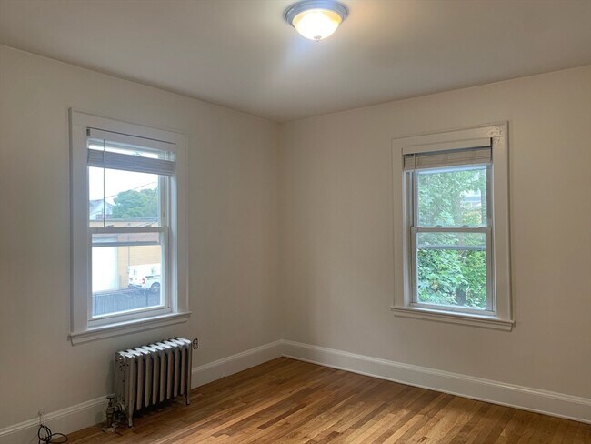 29 Gibson St Unit 2L