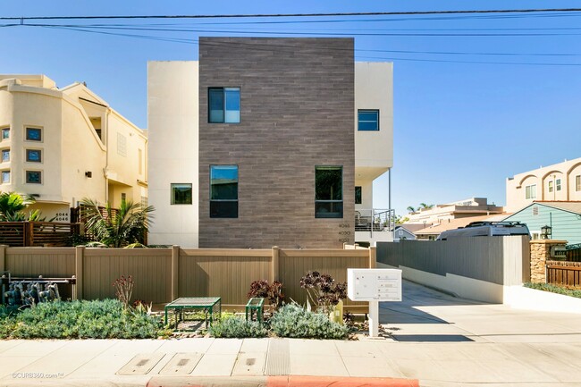 Building Photo - 4050 Riviera Dr
