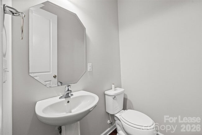 Photo - 827 Ayrshire Ave