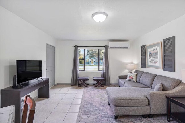 Building Photo - 662 Callahan St Unit ID1308311P