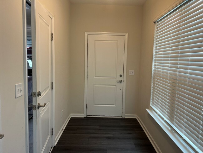 Photo - 1006 Crater Lk Wy