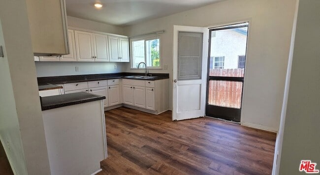 Photo - 5444 Hermitage Ave