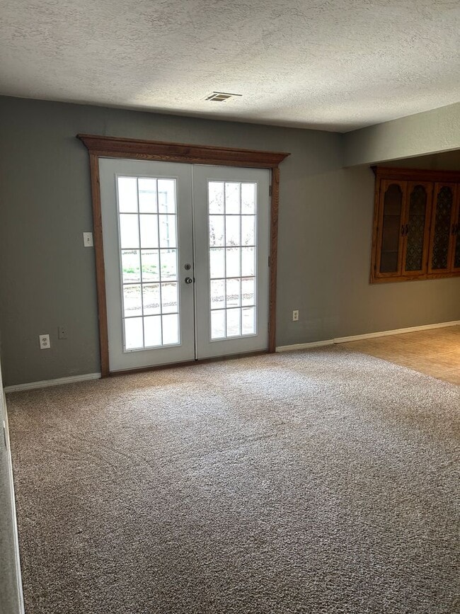 Photo - 3 bedroom, 1 3/4 baths NOW AVAILABLE in th...