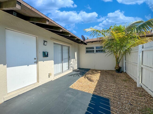 Photo - 1500 Forest Hill Blvd Apartamento Unidad #5