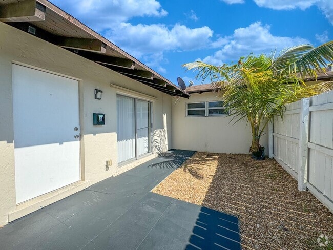 Building Photo - 1500 Forest Hill Blvd Unit #5 Rental