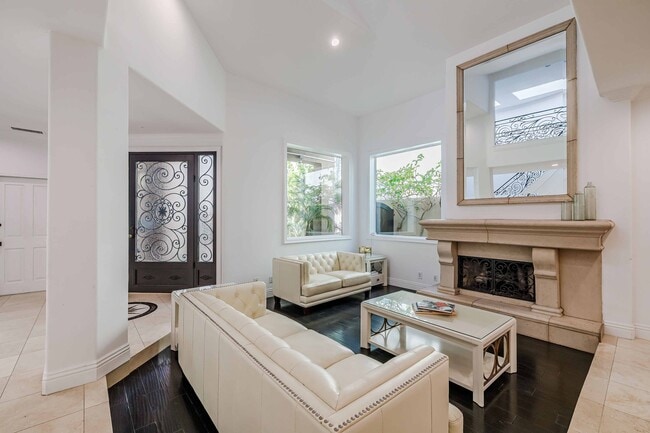 Photo - 1554 Mathews Ave