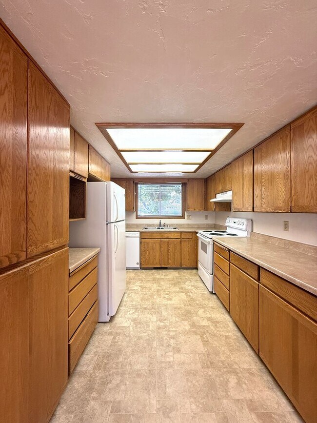 Photo - Roomy 3 Bed, 2 Bath Home in Northeast Medford