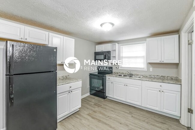 Photo - 3 Bedroom Pet-Friendly Home in Louisville, KY with Main Street Renewal