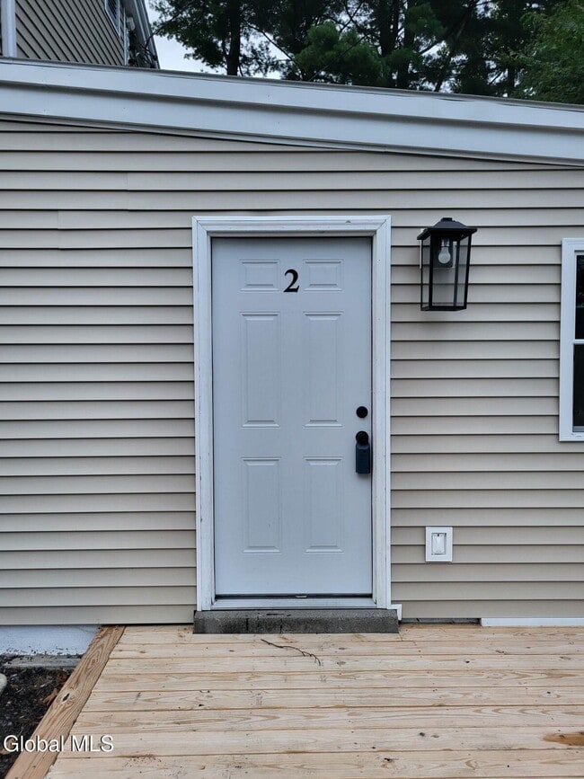 21 Van Heusen St Unit 2