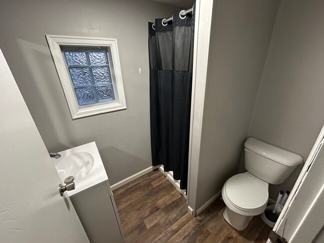 Bath - 310 W Pike St Unit Upper Floor