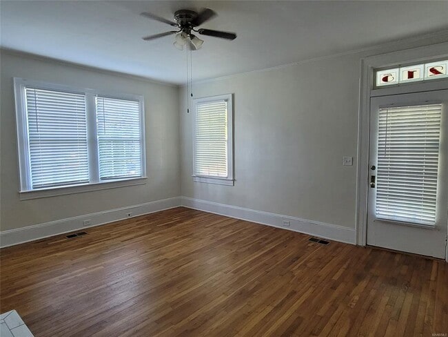 Photo - 215 N Lewis St